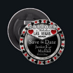 Spara datumet Las Vegas - Silver & Red Flasköppnare<br><div class="desc">Gifta sig du snart? En roligt och ett unikt sätt att tillkännage era bröllop-planer. Spara datum för redot som öppnar Bröllop i Flaska för att du ska kunna anpassa dig. Med ord "Spara datumet" i Las Vegas Stil i faux metallic Silver, Red and Black design. Obs! Alla mallområden behöver inte...</div>