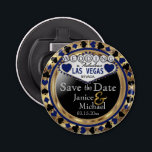 Spara datumet Las Vegas Stil - Mörk blått Flasköppnare<br><div class="desc">Gifta sig du snart? En roligt och ett unikt sätt att tillkännage era bröllop-planer. Spara datum för redot som öppnar Bröllop i Flaska för att du ska kunna anpassa dig. Med ord "Spara datumet" i Las Vegas Stil i faux metallic guld, mörk blått och svart design. Obs! Alla mallområden behöver...</div>