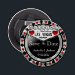 Spara datumet Las Vegas Stil - Silver & Red Flasköppnare<br><div class="desc">⭐ ⭐ ⭐ ⭐ 5 stjärnor. Gifta sig du snart? En roligt och ett unikt sätt att tillkännage era bröllop-planer. Spara datum för redot som öppnar Bröllop i Flaska för att du ska kunna anpassa dig. Med ord "Spara datumet" i Las Vegas Stil i faux metallic Silver, Red and Black...</div>