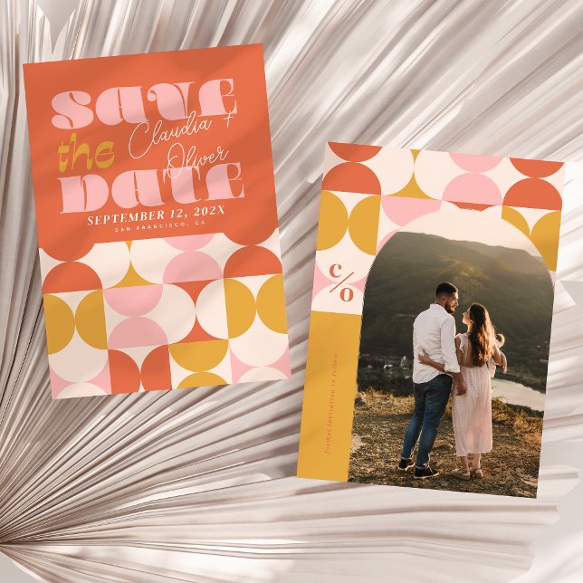 Spara datumet, Retro, valvfoto, 70-tal rosa Datumet (Front and back of Warm retro Wedding Save the Date Card shown on a boho foliage background)
