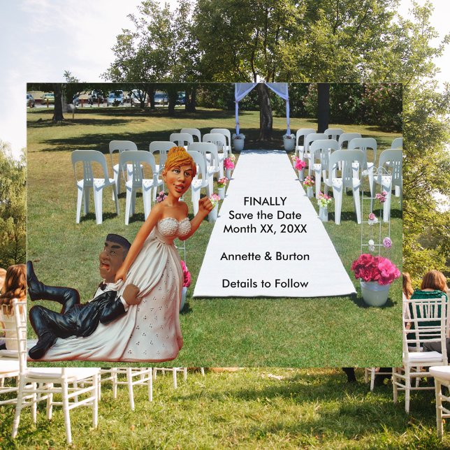 Spara datumet till slut Roligt interracialt par Meddelande Vykort (Finally Save the Date Funny Interracial Couple Announcement Postcard)