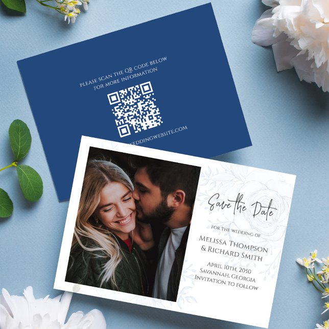 Spara den datumfoto-blå Blommigten Bröllop Datumet (Floral blue elegant Photo save the date card with QR code. )