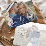 Spara det vita, handskrivna fotot för datum vykort<br><div class="desc">Handskrivna Bröllop spara datum-kort som har ett foto på framsidan och baksidan. Korten Save the Date Fall,  Autumn,  Winter,  Vår eller Summer innehåller en modern handskriven typografi med kursiva skript som är elegant,  enkel och modern till använda efter att du har minimalistisk enkel bröllopsdag firande.</div>