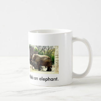 Spara en häst...Rid en elefant-mugg Kaffemugg