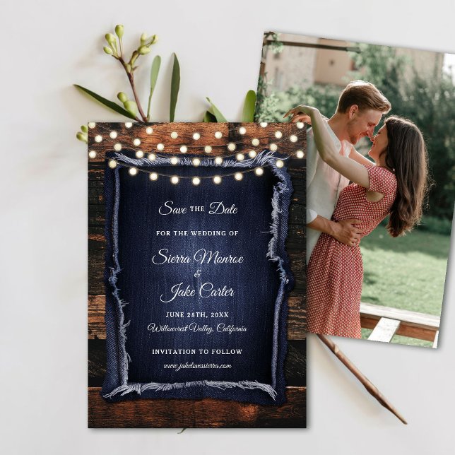 Spara för Rustic Wood Calligraphy Photo Bröllop Da Inbjudningar (rustic wedding save the date barn wood denim string lights ranch country western calligraphy)