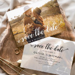 Spara fotot för vithandskrivna datumreferenser spara datumet<br><div class="desc">Handskrivna Bröllop spara datum-kort som har ett foto på framsidan och baksidan. Korten Save the Date Fall,  Autumn,  Winter,  Vår eller Summer innehåller en modern handskriven kursiv skripttypografi med hjärtan som är elegant,  enkel och modern till använda efter att du har minimalistisk enkel bröllopsdag firande.</div>