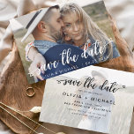 Spara fotot för vithandskrivna datumreferenser spara datumet<br><div class="desc">Handskrivna Bröllop spara datum-kort som har ett foto på framsidan och baksidan. Korten Save the Date Fall,  Autumn,  Winter,  Vår eller Summer innehåller en modern handskriven kursiv skripttypografi med hjärtan som är elegant,  enkel och modern till använda efter att du har minimalistisk enkel bröllopsdag firande.</div>