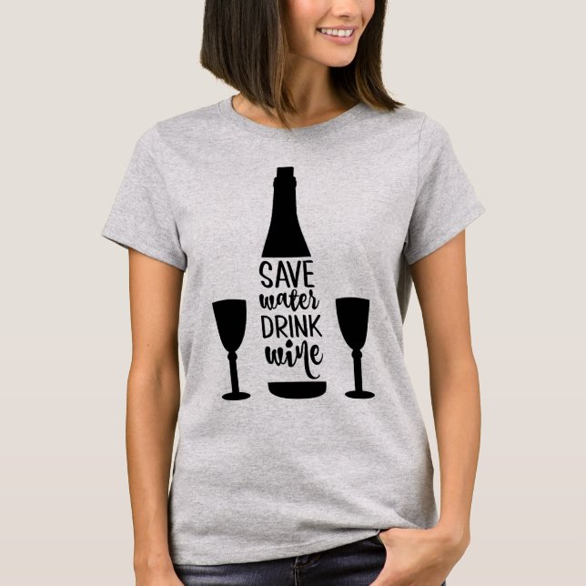 Spara Vatten Drink Vin Black Flaska 2-glasögon T Shirt (Framsida)