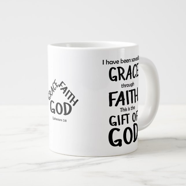 Sparad av Grace genom Faith Black Ephesian 2:8 Jumbo Mugg (Framsida höger)