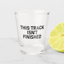 Spåret är inte Avslutat - Glitch Text Design