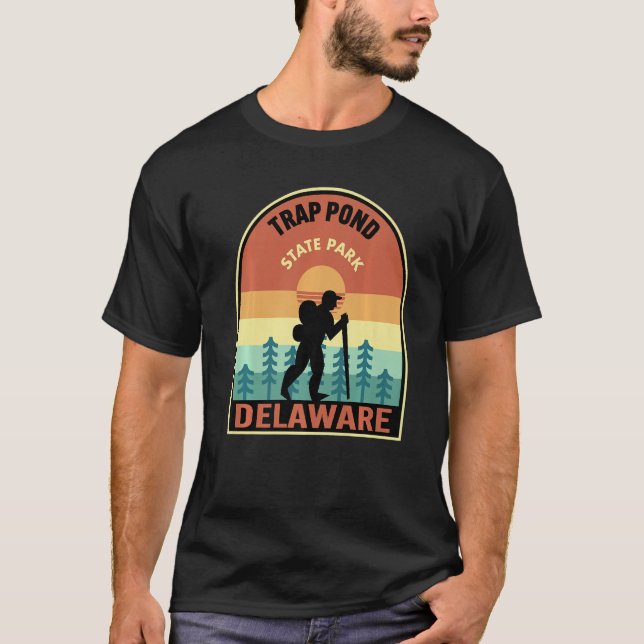 Spårets dammbygge parkeringen Delaware Retro Hikin T Shirt (Framsida)