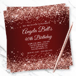 Sparkly Ro Guld Glitter Mörk Red 40:e födelsedagen Inbjudningar<br><div class="desc">En elegant som har monogrammat en fantastisk 40-årsinbjudan till henne. Faux sparkly ro guld glitter glam mot en mörk röd och burgundisk ombre-bild. Det klassiska blomningsmonogrammet för kalligrafi i finare på baksidan kan anpassas eller tas bort. En underbar födelsedagsfest inbjudan för din dotter. All gnistra och allt rosaftigt glittrande inslag...</div>