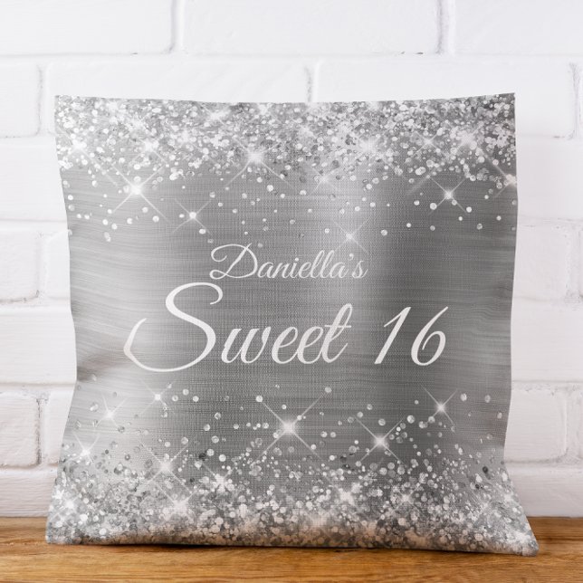 Sparkly Silver Glitter och Foil Sweet 16 Kudde (Sparkly Silver Glitter and Foil Sweet 16 Throw Pillow)