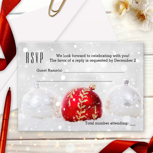 Sparsam OSA kort för julen Silver i Snö (Christmas or Holiday party RSVP card featuring silver and red Christmas baubles and sparkling light )