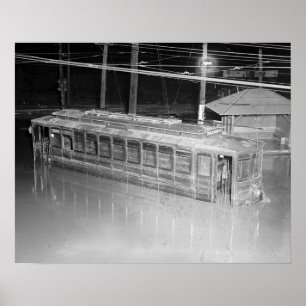 Spårvagn i översvämning, 1923. Gammalt foto Poster