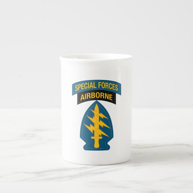 Speciell Forms insignier Airborne Tab Benporslin Mugg (Framsidan)