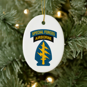 Speciell Forms insignier Airborne Tab Julgransprydnad Keramik
