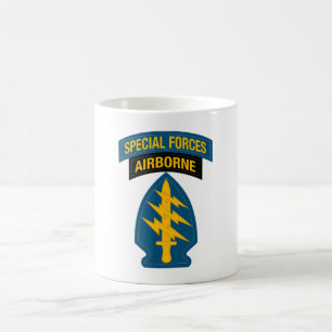 Speciell Forms insignier Airborne Tab Kaffemugg