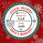 Speciell leverans från Santa till Child Gift Märkr Runt Klistermärke<br><div class="desc">*** Rekommendera 3-tumsmärken för denna vackra och söta Till- och Från-speciella leverans från julklappsetiketten. Det är också enklare att skriva på avslutat Matte.*** Gör så att julklapparna syns med dessa färgstarka och personlig etiketter på roligten. Utformningen har ett Speciellt leveranstema från Santa's Workshop vid Nordpolen. Fyll med ett godkännande frimärke...</div>
