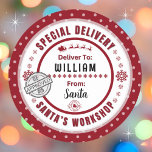 Speciell leveransetikett från Santa till Child Pre Runt Klistermärke<br><div class="desc">*** Rekommendera 3-tumsmärken för denna vackra och söta Till- och Från-speciella leverans från julklapp-märkrn. Det är också enklare att skriva på avslutat Matte.*** Gör så att julklapparna syns med dessa färgstarka och personlig etiketter på roligten. Utformningen har ett Speciellt leveranstema från Santa's Workshop vid Nordpolen. Fyll med ett godkännande frimärke...</div>