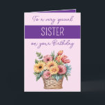 Speciell Sister gerbera lila rosa födelsedag Kort<br><div class="desc">Fira din systers speciella dag med en pulserande bukett av Gerbera daisy,  symbolisera glädje,  kärlek och vänskap! Dessa glada blommor är perfektens sätt att visa hur mycket hon elak till dig. Anpassa ditt födelsedagskort med ett uppriktigt meddelande. Rosa/Lila</div>