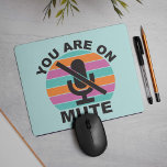Speciell telefonkonferens som du använder för tyst musmatta<br><div class="desc">Telekonferens som du använder för Mute Mouse Pad - vi kan inte längre tiga om den här behållan. Vem skulle ha trott att tyst-knappen skulle bli en sådan ikon. Nu för tiden har vi alla sett exempel på superskoj av våra arbetskolleger som svarar, medan vi fortfarande har tyst på ett...</div>