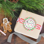 Speciella leveranskvot för Nordpolen, jultomten Runt Klistermärke<br><div class="desc">Dessa klistermärken är en perfekt för att användas som etiketter på julkort och julklappar, och den festliga utformningen kan vara lätt att personlig med ett mottagande namn. Observera att dessa klistermärken endast är till för personer på jultomtens trevliga lista och bör inte ges till någon på tomtens högtflygande lista .-)...</div>
