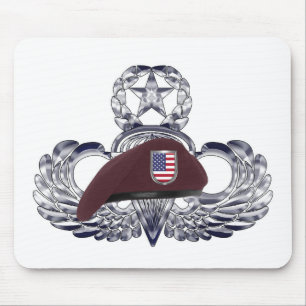 Speciellt designad beret på Airborne Wings s Musmatta