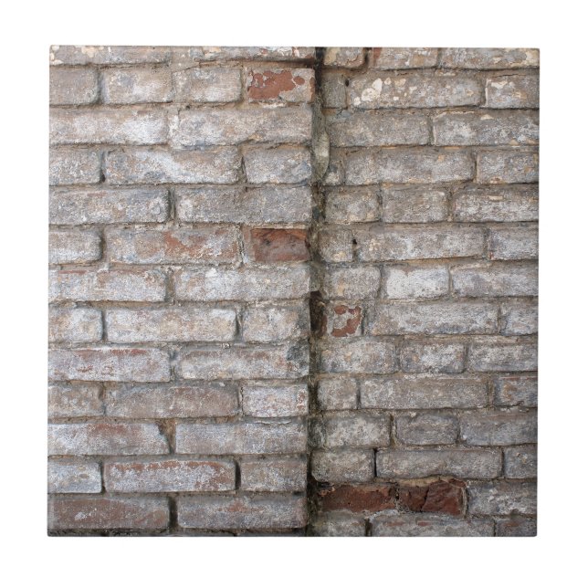 Specificera av en vägg av en gammal röd tegelsten kakelplatta (Framsidan)