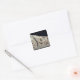 Specificera av lättnadsfris som visar placerad fyrkantigt klistermärke (Envelope)