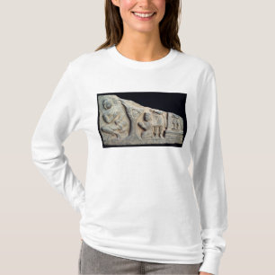 Specificera av lättnadsfris som visar placerad t shirt