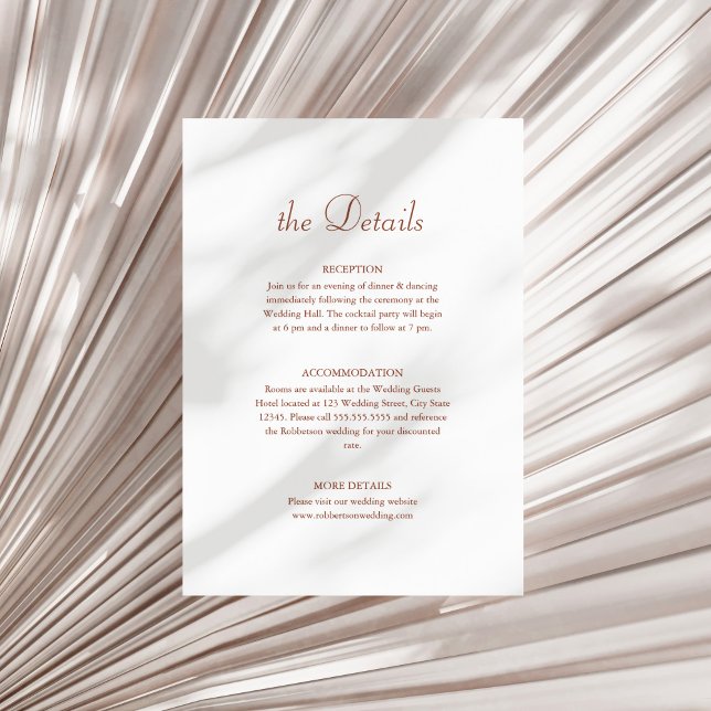 Specifikationskort för vit minimalistisk Bröllop Inbjudningar (Terracotta White Minimalist Wedding Details Card on a sunny dry palm leaf.)