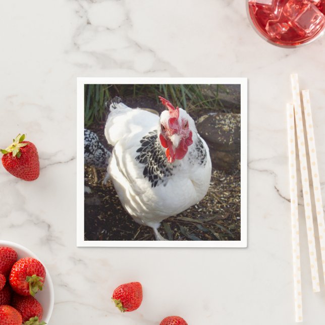 "Specklad elegance: Charm of a Black White Chicken Pappersservett (Insitu)