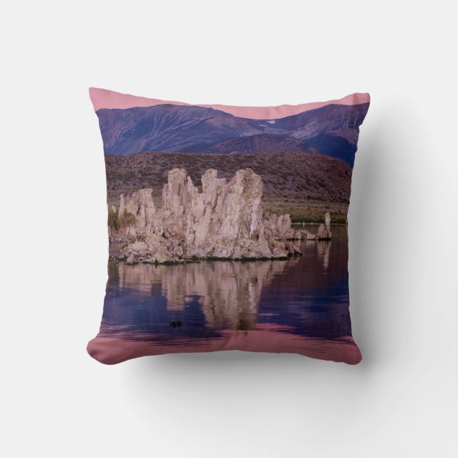 Spectakulära Mono Lake i skuggan Kudde (Framsida)