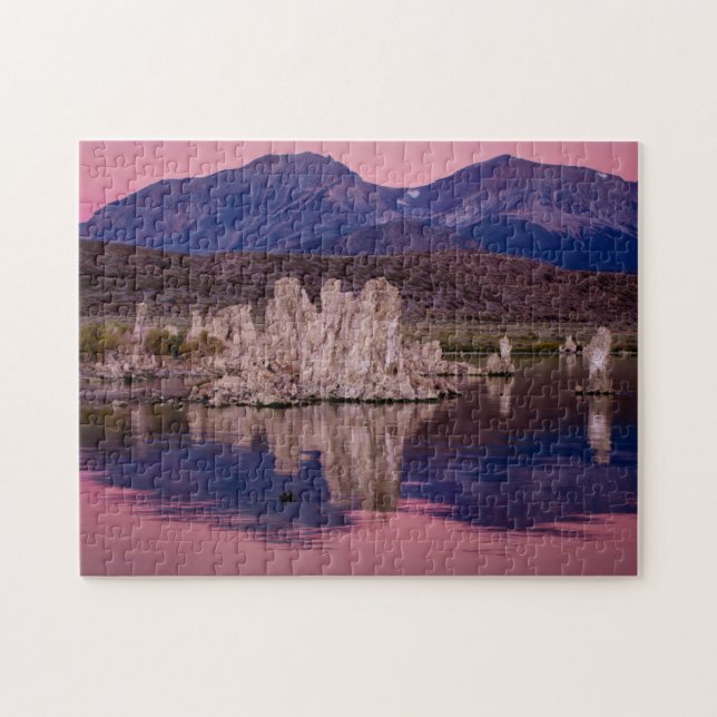Spectakulära Mono Lake i skuggan Pussel (Horisontell)