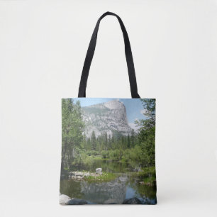 Spegelsjöutsikt i Yosemite National Park Tygkasse