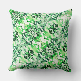 Spegling av vridna former, vita toner och gröntar kudde