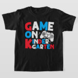Spel på Kindergarten Klass Funny Birthday Boy T Shirt<br><div class="desc">Roliga meningar: "Spel på sjätte Klass" Den nyfikna färgdesignen för videospel på födelsedagen. Vår "spel på sjätte Klass"-design. Perfekt för fotbollskamrar, smart studenter och små spelare, det är en söt och coola som passar skoldagen, party, födelsedagar. Låt pojkar och flickor visa sina spelkunskaper med en sväng av sarkasm och stänk...</div>