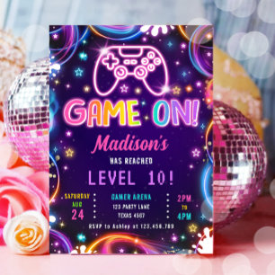 Spel på spelvideospel Neon Glow Girl Birthday Inbjudningar