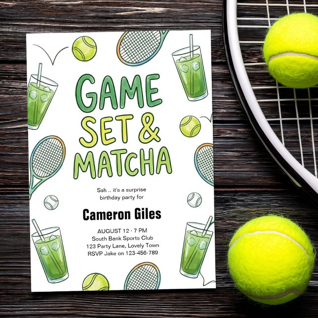 Spel Set och Matcha Tennis Överraskningsfödelsedag Inbjudningar (Invitation for tennis player, coach or tennis club with fun matcha and tenniscore aesthetic.)