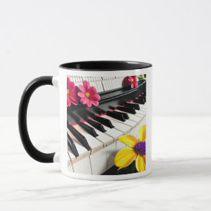 Spela bara Piano och färgglada blommor Mugg