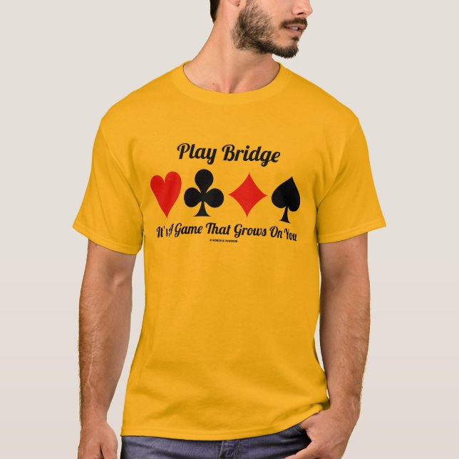 Spela Bridge. Det är ett spel som växer på dig Tee Shirt (Framsida)
