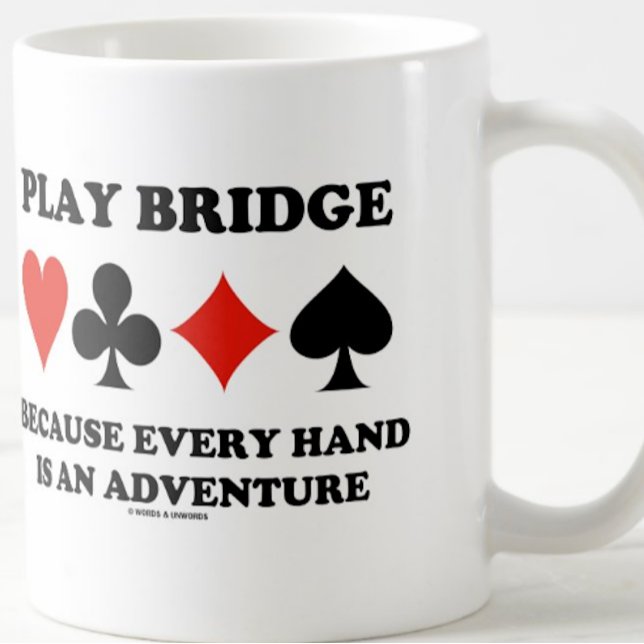 Spela brygga för varje hand är en Äventyr Kaffemugg (Bridge players will enjoy this mug featuring the four card suits along with the bridge truism)
