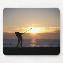 Spela Golf vid solnedgången