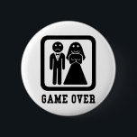 Spela över | Bachelor Stag Party Gift (Black/White Knapp<br><div class="desc">Är han gifta sig? Stackars honom, gav över... Ge dig själv den här gåvan från fantastisk till brudgummen, det är roligt och verkligen står ut med den vita designen på svart bakgrund eller vice versa. Det är perfekt för bachelor och stoppa party, duschar, namn! Underbar svart på vit tittar knapp,...</div>