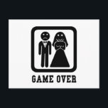 Spela över | Bachelor Stag Party Gift (Black/White Vykort<br><div class="desc">Är han gifta sig? Stackars honom, gav över... Ge dig själv den här gåvan från fantastisk till brudgummen, det är roligt och verkligen står ut med den vita designen på svart bakgrund eller vice versa. Det är perfekt för bachelor och stoppa party, duschar, namn! Underbar svart på vitt tittar vykort,...</div>