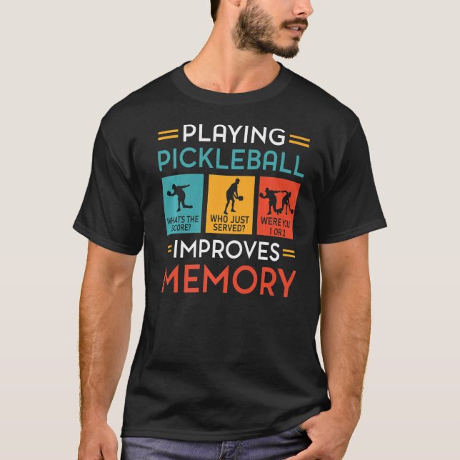 Spela upp pickleball Förbättrar minnesfunktionen P T Shirt (Framsida)