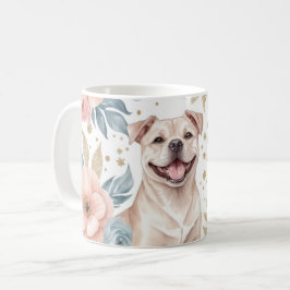 Spelande American Stafford Terrier med Blommigt Kaffemugg