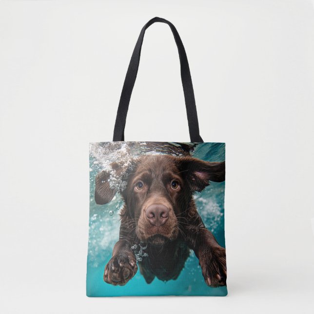 Spelande Chocolate Labrador Swimming Underwater Tygkasse (Framsida)