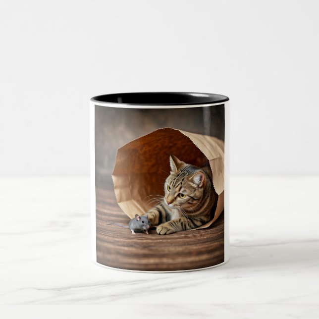 Spelande katt i Mugg (Center)
